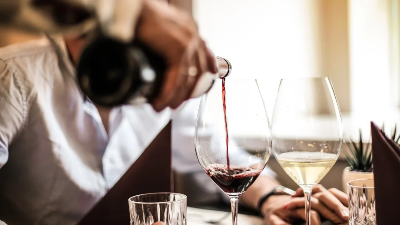 Vino servito al tavolo